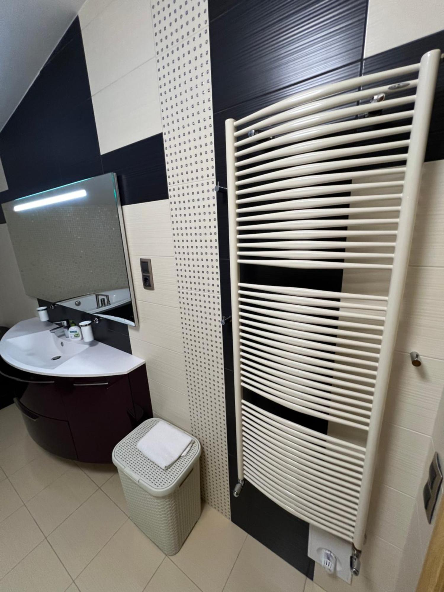 Apartment On Arkhipenka With Panorama View Lviv Kültér fotó